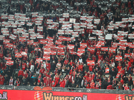 איפה עובר הגבול? אוהדי הפועל ת"א (אלן שיבר)