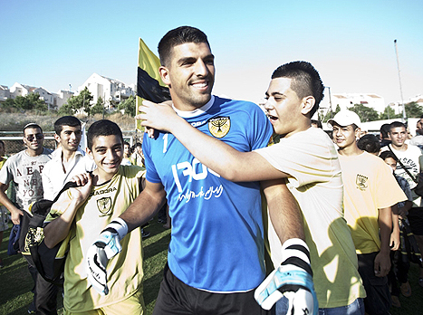 הרוש, יעצור את חלוצי מכבי? (צילום: וואלה! ספורט)