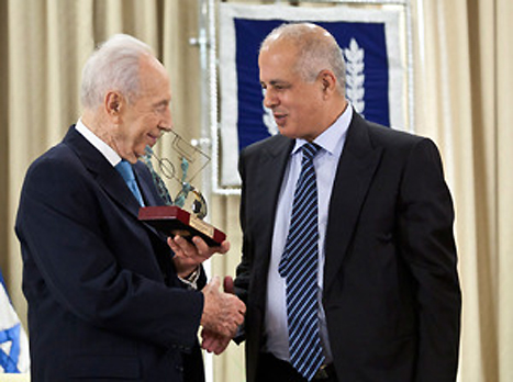 לוזון ופרס. מכתב חריג של הנשיא (צילום: וואלה!)