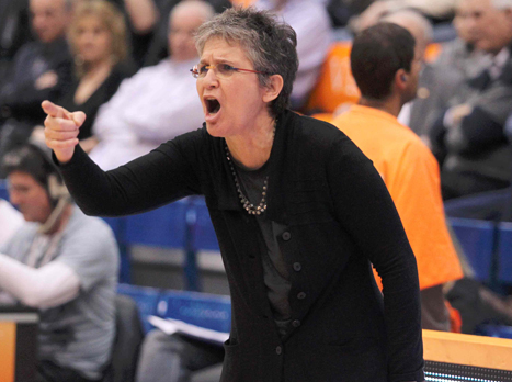 רשמה ניצחון יפה. אוסטפלד (אלן שיבר)