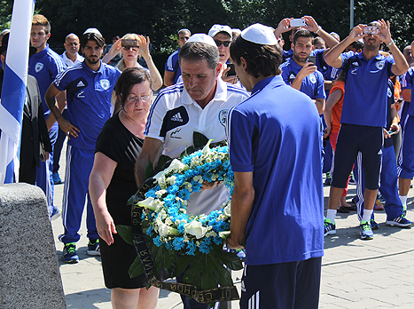 שחקני הנבחרת בטקס (האתר הרשמי של ההתאחדות)