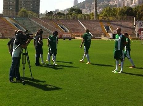 במקום כדור, יש מייק אפ