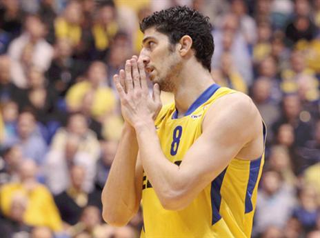 יישאר בלי קבוצה? אליהו (אלן שיבר)