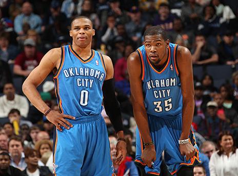 הכל על הכתפיים של דוראנט (gettyimages)