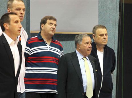 בלאט וההנהלה. שקט. מלאכותי?