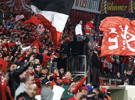 אוהדי הפועל ת"א. ממתינים להחלטה סופית (אלן שיבר)