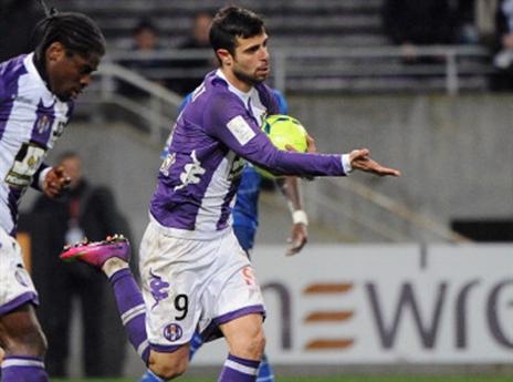 ישראל תחכה, בן בסט נשאר בצרפת