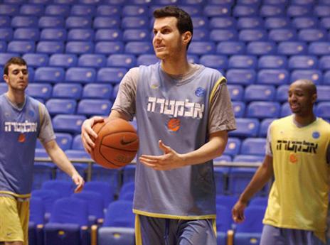 הקפטן יסגור מעגל? פניני (אלן שיבר)