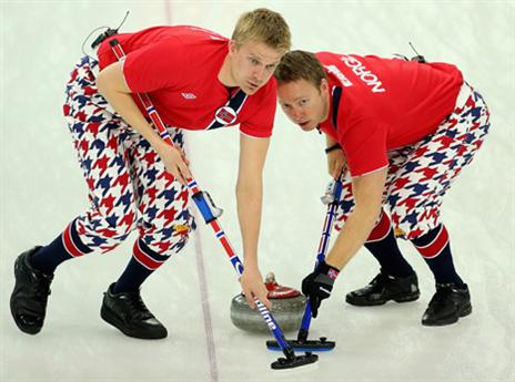 ולסיום..למה נבחרת נורבגיה עלתה למשחק הקרלינג עם פיג'מה? לא ברור