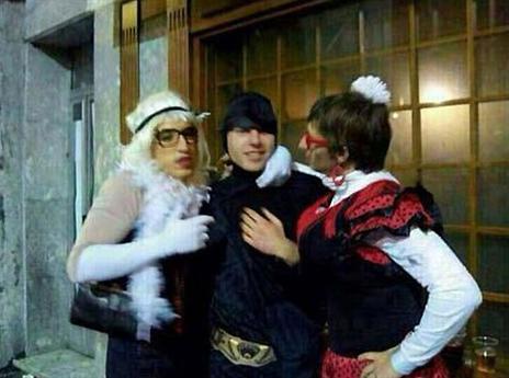 יראמנדי (במרכז), גם התחפושת לא משהו