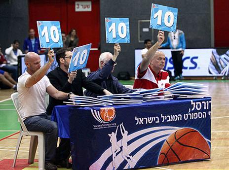צוות השופטים המכובד (צילום: איגוד הכדורסל)