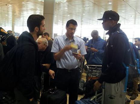 אוחיון וטיוס, ארזתם לבד? (צילום: רועי גלדסטון)