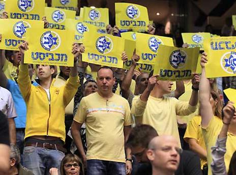 גם בהיכל כולם חגגו