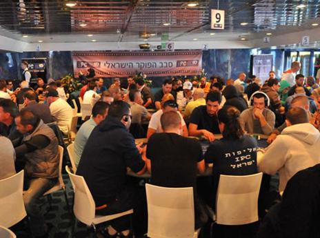 מאות של משתתפים