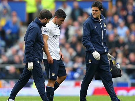 אגוארו יורד מהדשא, בארגנטינה מקווים לטוב (GETTYIMAGES)