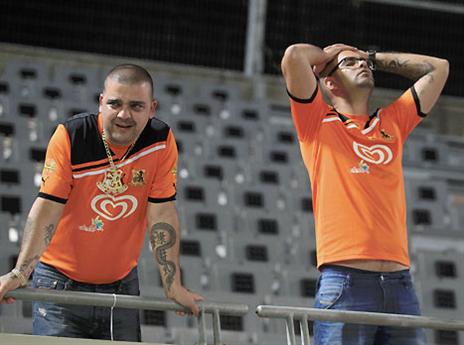 ואוהדים פתחו עם בכי (אלן שיבר)