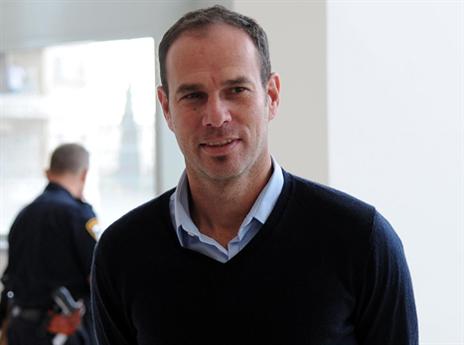 בדרך לג'וב חייו. דומב