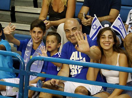 200 אוהדים הגיעו לקפריסין (איגוד הכדורסל)