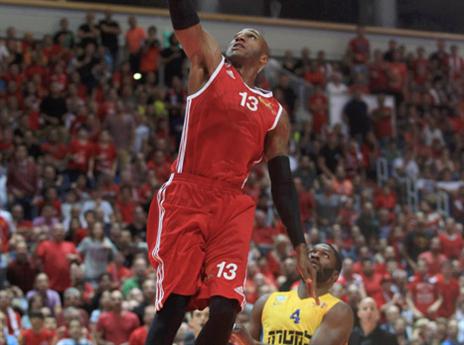 ברייסי רייט עם  12 נק'