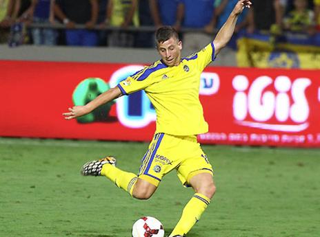 רייכרט. מתעלם מהקריאות מהיציע (אלן שיבר)