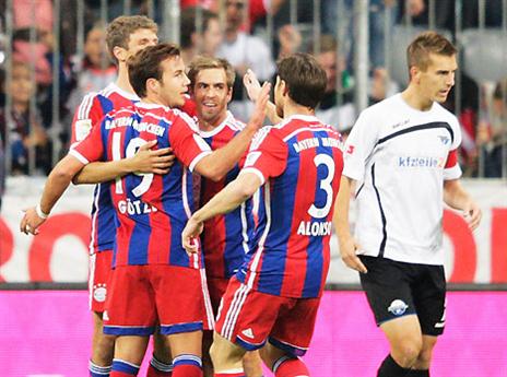 שחקני באיירן בפוזה מוכרת (GETTYIMAGES)