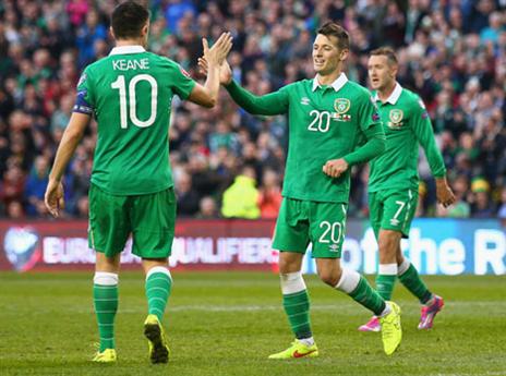 שחקני אירלנד חוגגים עוד שער (gettyimages)