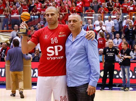 לימונד ופרישמן. החגיגה נגמרה עם כדור הביניים לפתיחה (צילום: יוסי לזרוף)