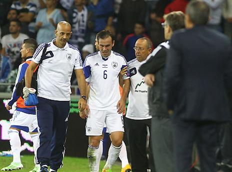 והיתה גם תמונה אחת קצת מדאיגה. נאתכו מדדה החוצה (צילום: אלן שיבר)