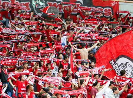 אלפי אוהדים חוזרים מאוכזבים לביתם (דני מרון)