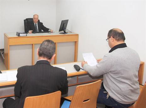 הנה הזווית האחורית (אלן שיבר)