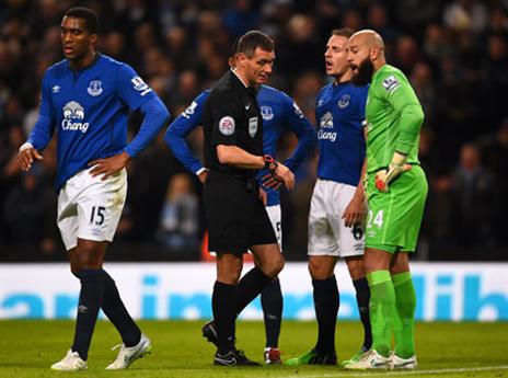 באברטון לא מרוצים מהשופט (getty)