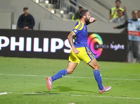 גורם לחששות במכבי. פריצה (אלן שיבר)