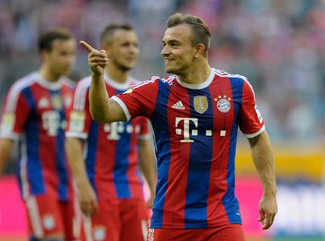 יחליף את צבע הפסים? שאקירי במדי באיירן (GETTYIMAGES)