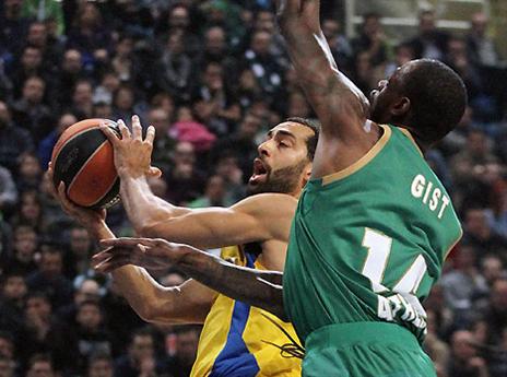 מכבי בעטה בדלי. רנדל (GETTYIMAGES)