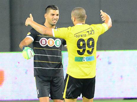 הרוש. חיבוק אחרון לפני עזיבה? (האתר הרשמי, מכבי נתניה)