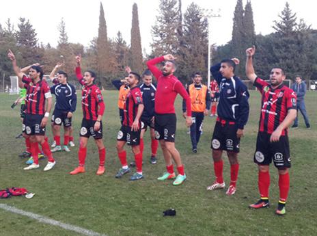 שחקני קטמון חוגגים העפלה לפסגה