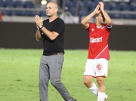 ורמוט ודומב יזיעו מול כפ"ס? (צילום: אלן שיבר)