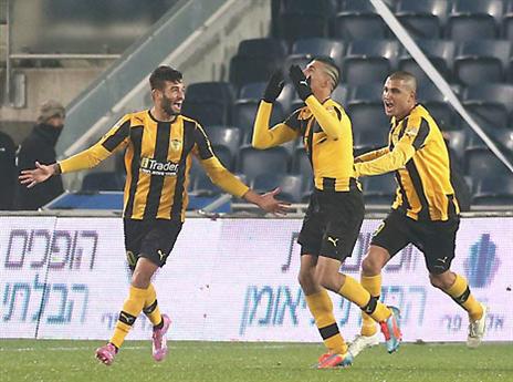 כחילה חוגג מול הפועל (אלן שיבר)