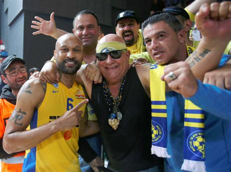 מי יותר שועל? סמית' ואוהד מוכר במיוחד (אלן שיבר)