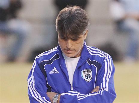 נשאר בכדורגל. אלי אוחנה (אלן שיבר)