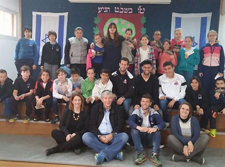 למען הקהילה. כץ והילדים