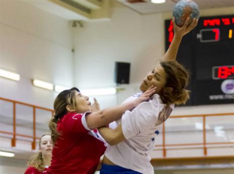 נטלי ברטו מבנות הרצליה (יועד כהן, איגוד הכדוריד)