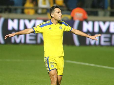 היה פנדל עליו. זהבי (אלן שיבר)