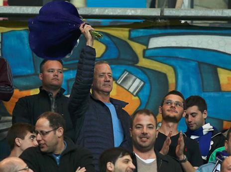 אורח במושבה: הרמטכ"ל לשעבר בני גנץ (אלן שיבר)