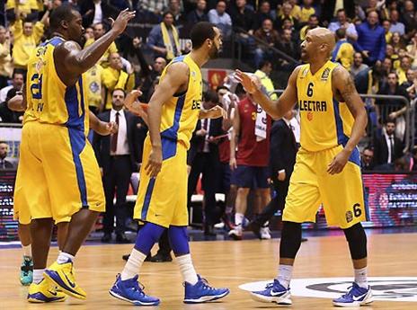 סמית' ורנדל. אלכסנדר לומד מהם