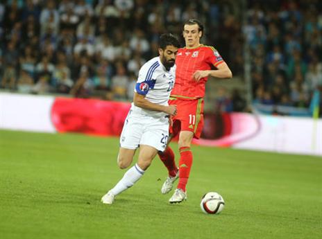 בייל היה גדול על בן הרוש (צילום: אלן שיבר)