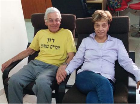 הוריו של רון. אביו כתב שיר לזכרו (האלבום הפרטי)
