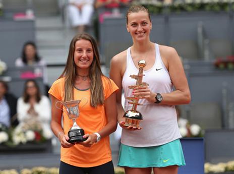 קביטובה עם הגביע הנכסף (gettyimages)