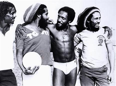 שיחק גם עם הרכבים אחרים. מארלי והמייטלס