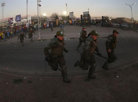 לפני הפתיחה, המשטרה פיזרה מהומות (gettyimages)